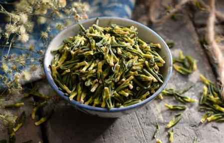 蓮子心泡水喝的功效與禁忌,蓮子心泡水喝的功效及禁忌解析