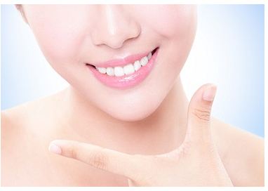 牙齒冷光美白需要多少錢？全面解析費用因素及注意事項，牙齒冷光美白費用全解析，價格、因素與注意事項