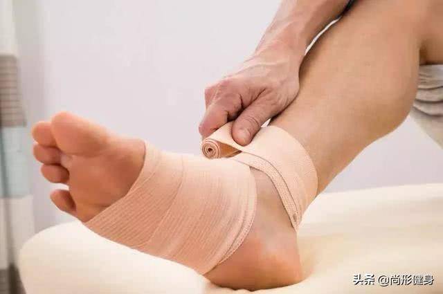 腳崴了腳側面鼓個包怎么辦？——全方位指南，腳崴后側面出現(xiàn)鼓包怎么辦？全方位指南幫你解決煩惱！