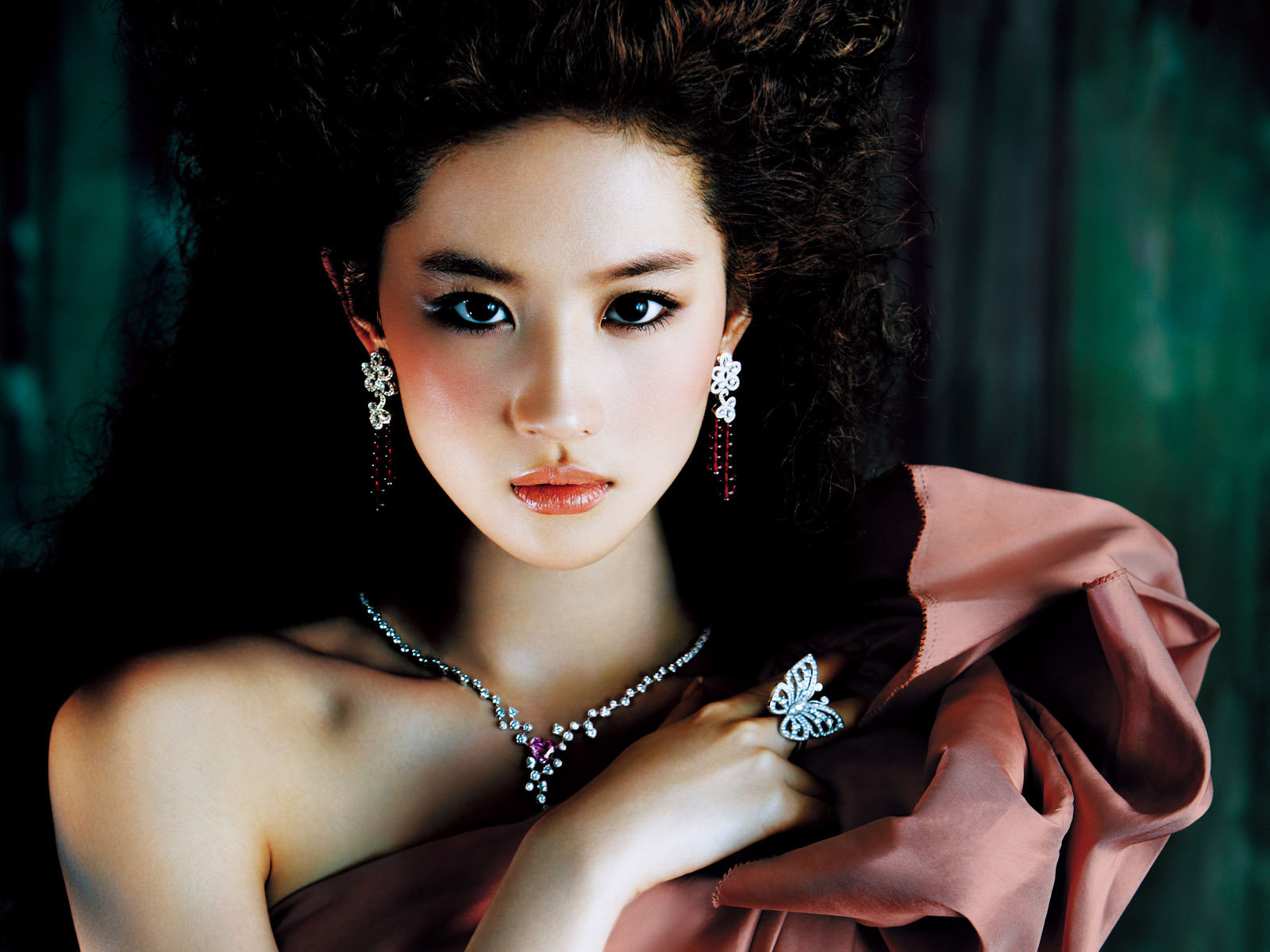 揭秘劉亦菲原名背后的故事,揭秘劉亦菲原名背后的故事與真相