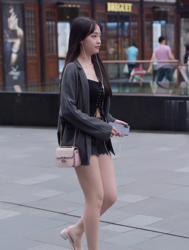 胸口正中間隱痛,不可忽視的警示信號,胸口正中間隱痛,不容忽視的警示信號