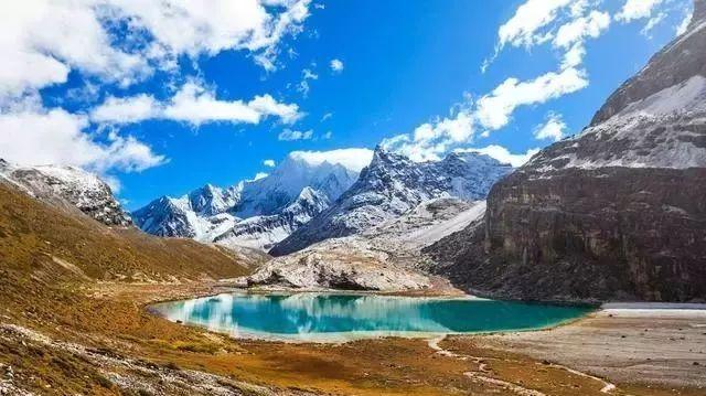 稻城亞丁的經典句子,自然之美的永恒詩篇,稻城亞丁,自然之美的永恒詩篇,心靈之旅的經典句子