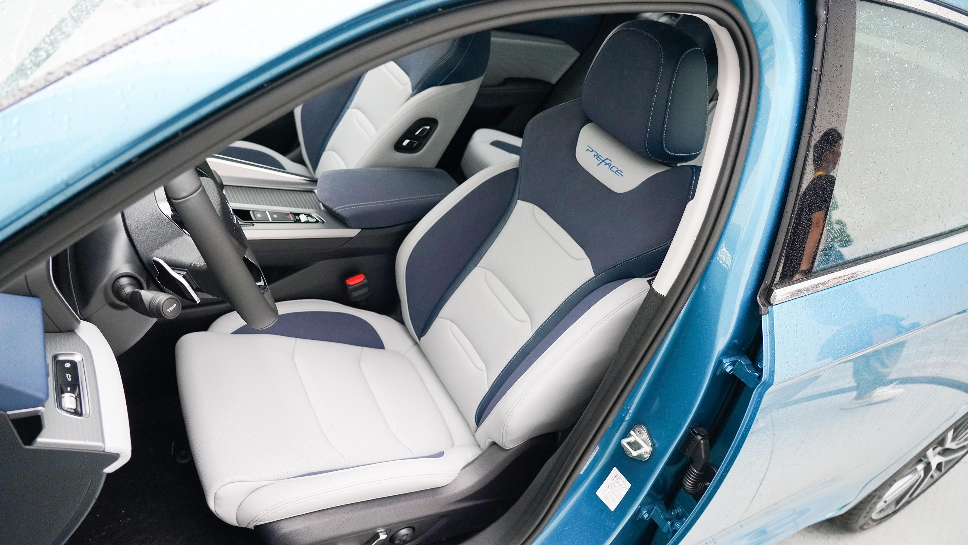 豪華游艇,探索價值千萬的奢華水上之旅,豪華游艇,千萬奢華水上之旅探索記