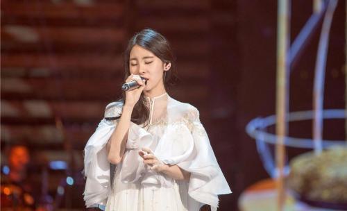 演員張碧晨個人資料，深度解析其生平、事業與成就，張碧晨生平、事業與成就深度解析，從個人資料看她的輝煌歷程