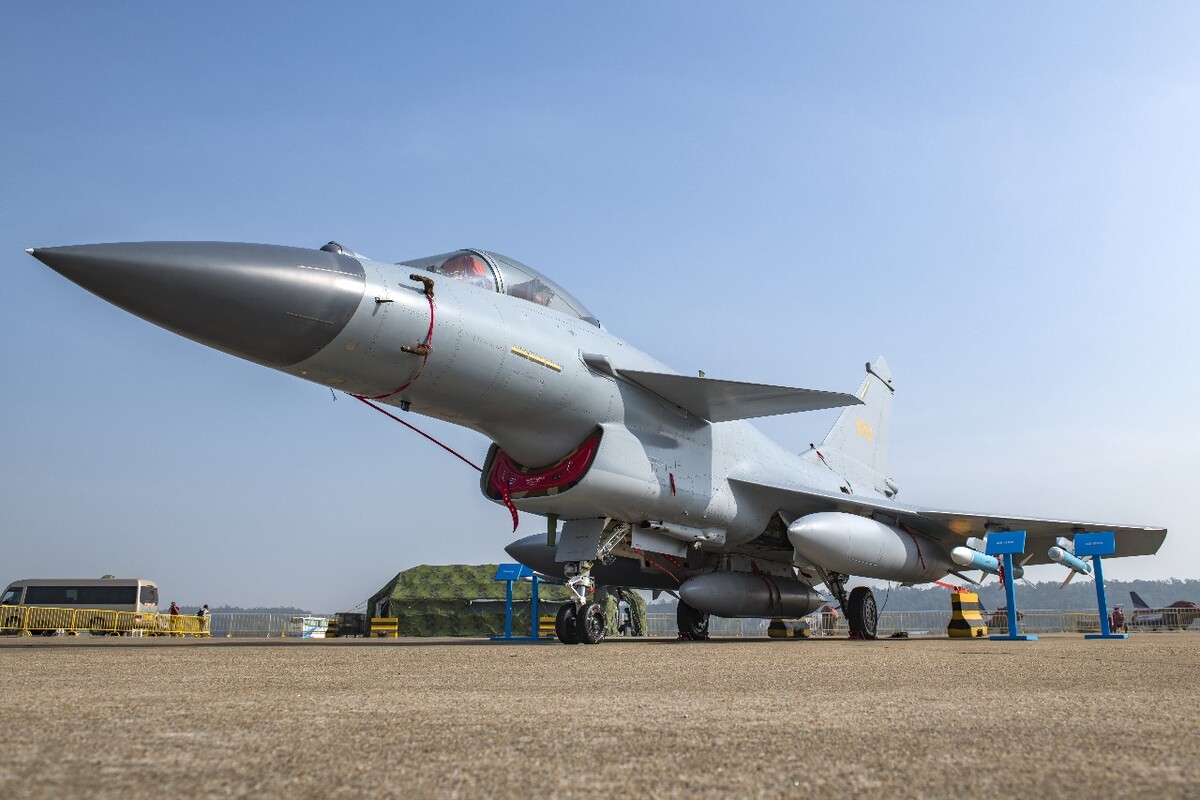 殲-10B戰斗機，空中力量的卓越代表，殲-10B戰斗機，空中力量的杰出代表