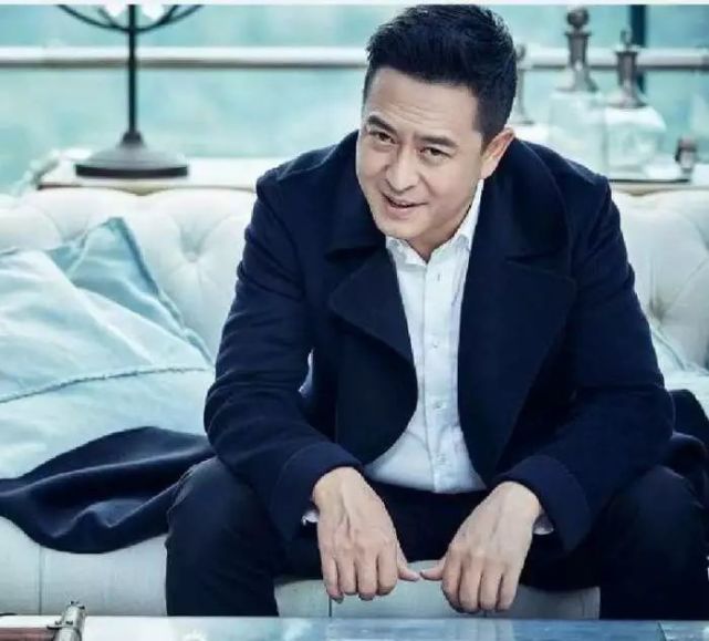 張嘉譯老婆王海燕資料,一位才華橫溢的女士的全方位介紹,張嘉譯妻子王海燕,才華橫溢的女士全方位介紹