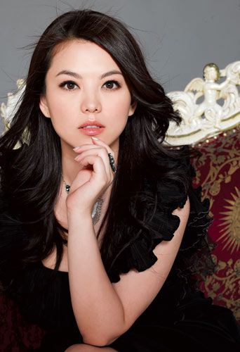 揭秘李湘?zhèn)€人資料及家庭背景,令人驚嘆的真相,李湘驚人背景揭秘,個(gè)人資料和家庭背景全解析