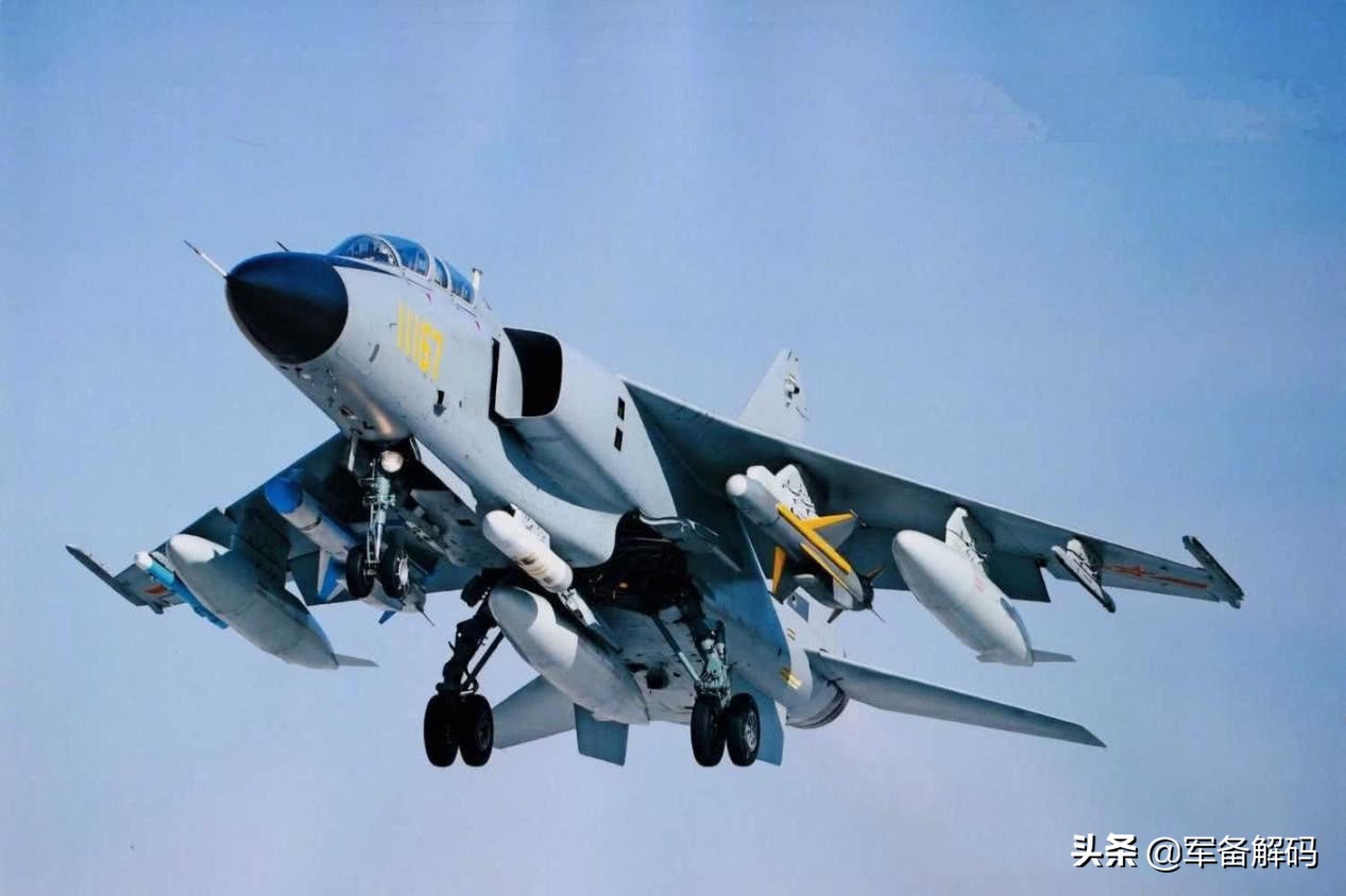 殲轟7為何成為所謂的飛行棺材?深度解析其背后原因,深度解析殲轟7成飛行棺材的背后原因