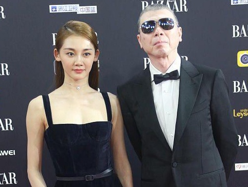 苗苗的一胎是馮小剛的嗎？關(guān)于這個(gè)話題的真相解析，苗苗一胎是否馮小剛所生？真相解析揭秘。