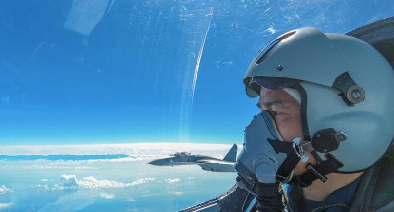 殲-28戰(zhàn)斗機(jī)的卓越性能與未來(lái)展望,殲-28戰(zhàn)斗機(jī)的性能展望與未來(lái)趨勢(shì)分析