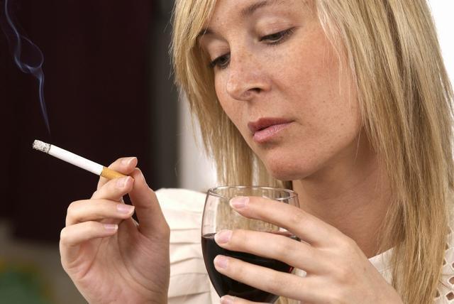 女性雌激素高的表現及其影響,女性雌激素高的癥狀與影響概述