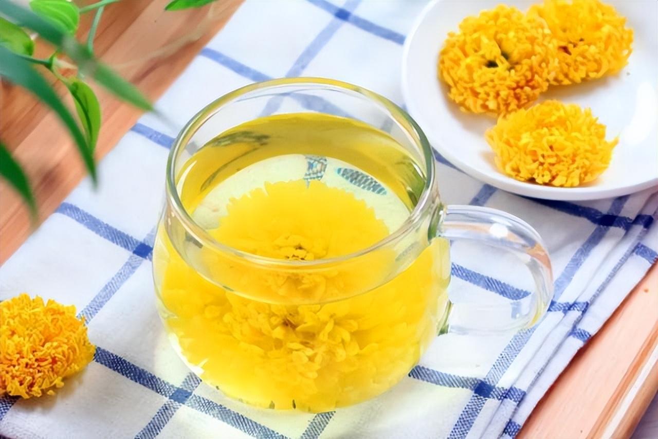 菊花泡水喝的功效，揭示其多重健康益處，菊花泡水喝的神奇功效，多重健康益處揭秘