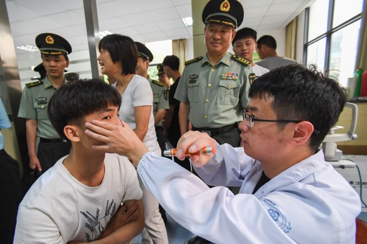 大學(xué)生當(dāng)兵近視度數(shù)接受標(biāo)準(zhǔn)詳解，大學(xué)生當(dāng)兵近視度數(shù)接受標(biāo)準(zhǔn)詳解解析