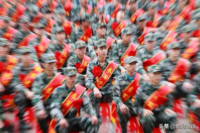 大學(xué)生征兵報(bào)名,邁向軍旅,青春建功,大學(xué)生征兵報(bào)名,邁向軍旅,青春熱血建功立業(yè)